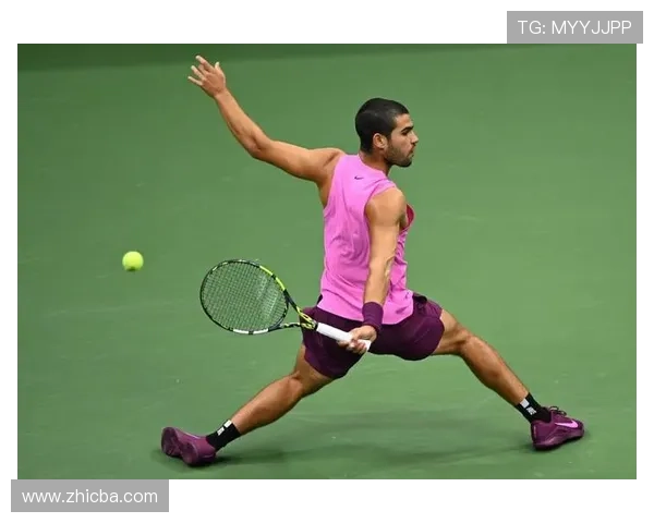 网球世界聚焦：全新赛事规则引发热议 明星球员争夺年度排名桂冠